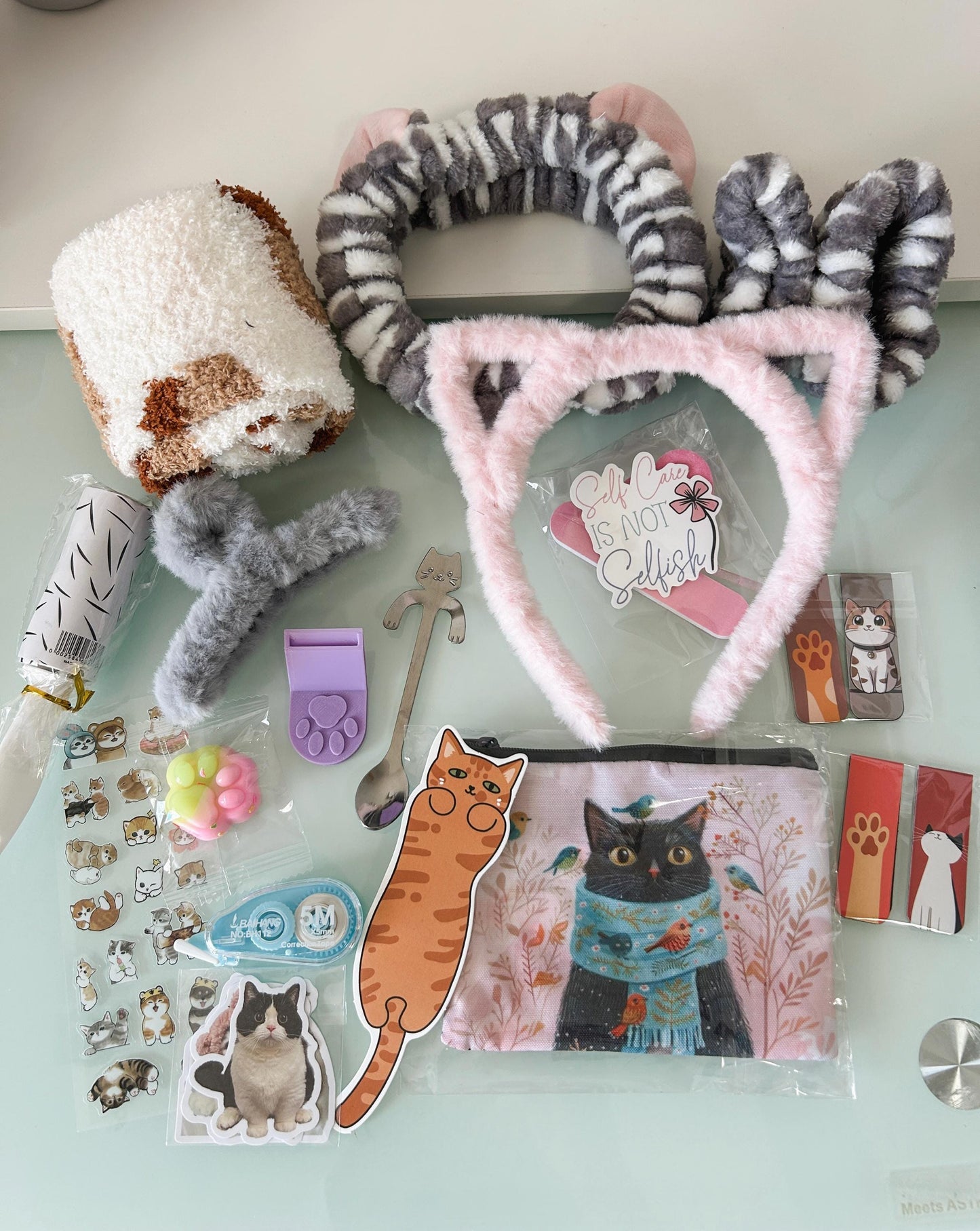 Cat Lucky Scoop 💗 (20+ Items) | Premium Kawaii Mystery Box